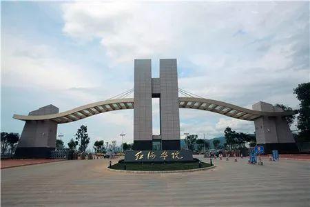 吃瓜学校红河学院,吃瓜校园里的青春故事